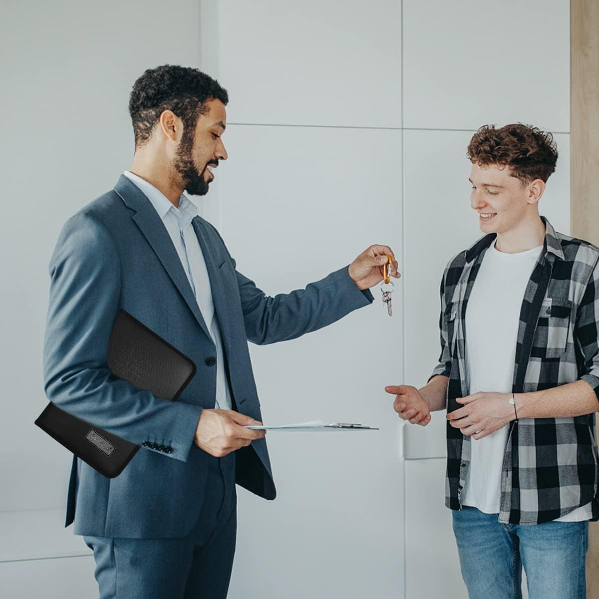 Portable Zippered Key Organizer, Leather Key Box With 28 Key Binder, Manager &Landlord Key Holder Book, Smart Zipper Key Case For Real Estate Sales, Hotel Executives, Car Rental Key Organizer Keychain