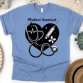 thumbnail image 1 of T-Shirt Graphique d'Assistant Médical avec Cœur et Stéthoscope, CarolinaBlue, Taille 3TG, 1 of 6