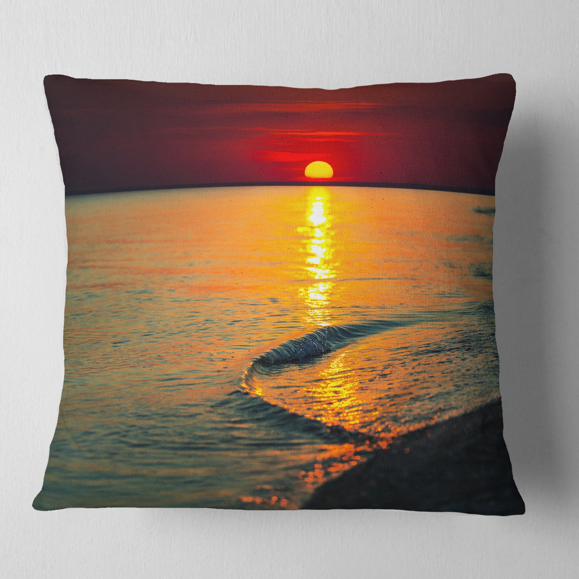 Designart Setting Sun Giving Color to Waters - Modern Beach Throw Pillow - 16x16
