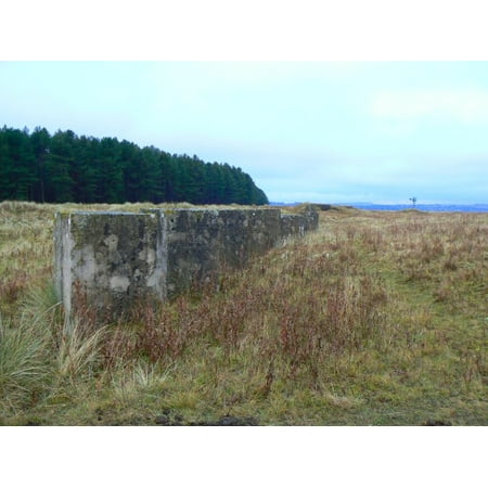Canvas Print Souvenirs of WW2 Concrete block anti-tank defences dating from 1940 still line the seaward edge of T Stretched Canvas 10 x