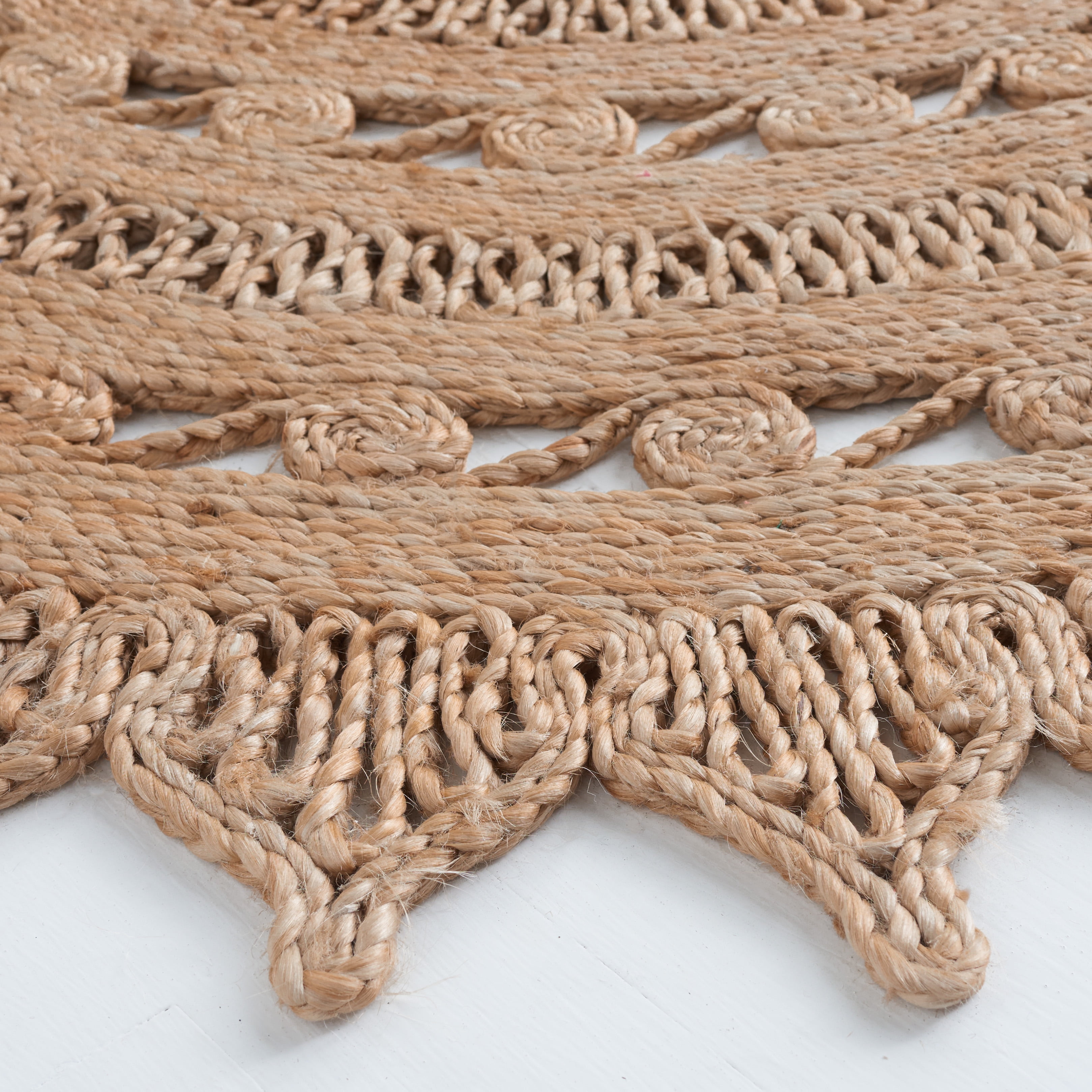 SAFAVIEH Natural Fiber Goran Geometric Area Rug, Natural, 5' x 5' Round