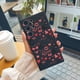 thumbnail image 4 of Destaca entre la multitud con esta llamativa y práctica funda de goma TPU a prueba de golpes para teléfono diseñada con un estampado de dibujos animados creativo y sencillo., 4 of 4