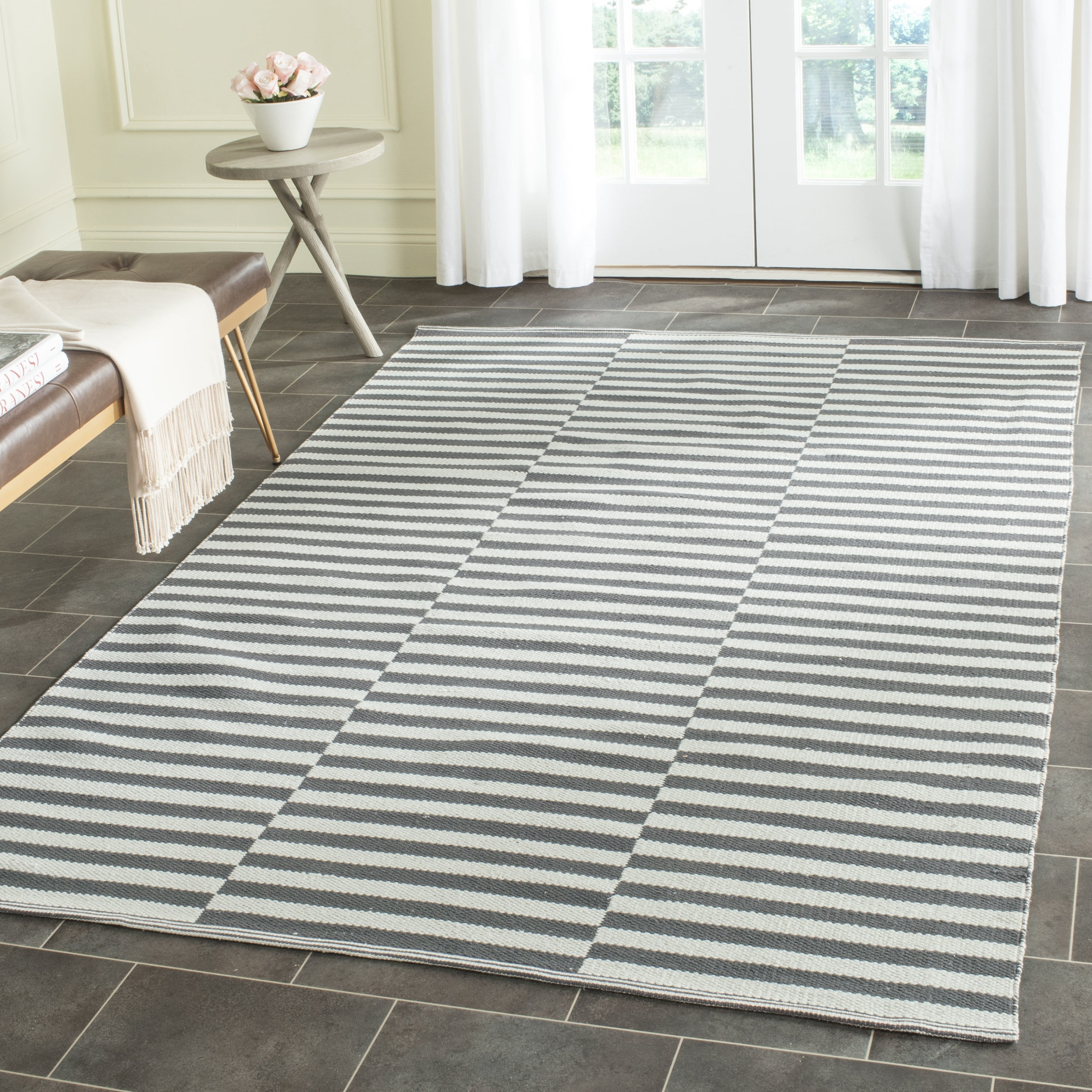SAFAVIEH Montauk Raeyln Geometric Cotton Area Rug, Ivory/Grey, 4' x 4' Square