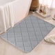 thumbnail image 4 of Alfombra absorbente premium para baño y ducha - Microfibra de secado rápido con reverso antideslizante, ideal para zonas húmedas, 40 x 60 cm, lavable, Aestivo | Gris | AESTIVO, 4 of 7