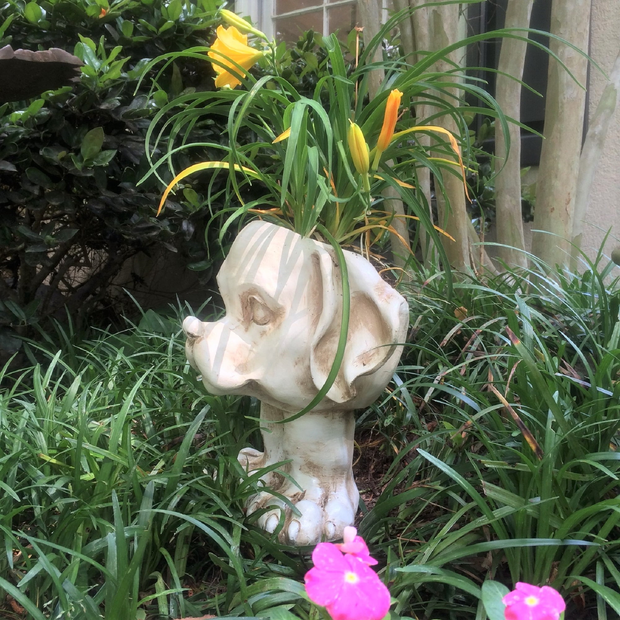 Homestyles 12 in. "Muttley" the Dog & "Scruffy" the Cat Muggly Animal Statue Planter