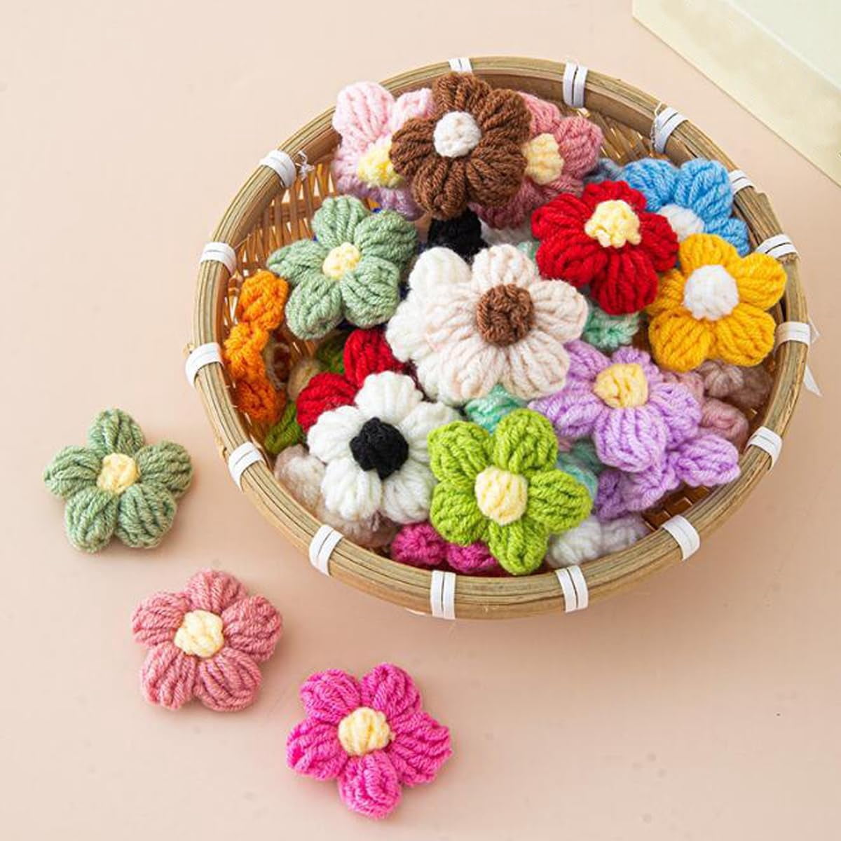 ABPETE 100Pcs Crochet Flowers Puff Flowers Knitted Yarn Flowers Handmade Crochet Flowers for Crafts Embellishments DIY Hair Headbands Hats Clothing Accessories