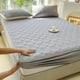 thumbnail image 1 of Fiudx Protector de Colchón, Funda de Fibra Suave Antideslizante, Sábana Bajera Ajustable, Máxima Comodidad para Dormir, Fácil de Limpiar y Lavable a Máquina, Ideal para Adultos y Parejas, Disponible, 1 of 6