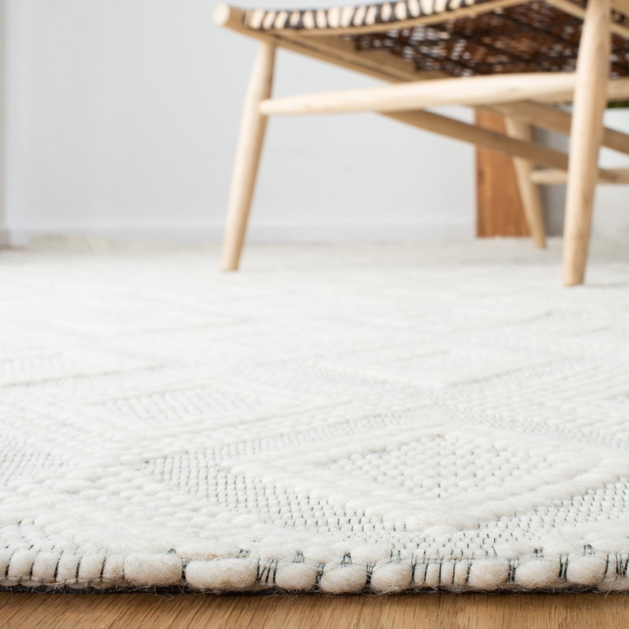 SAFAVIEH Marbella Kieron Diamond Area Rug, Ivory, 3' x 5'