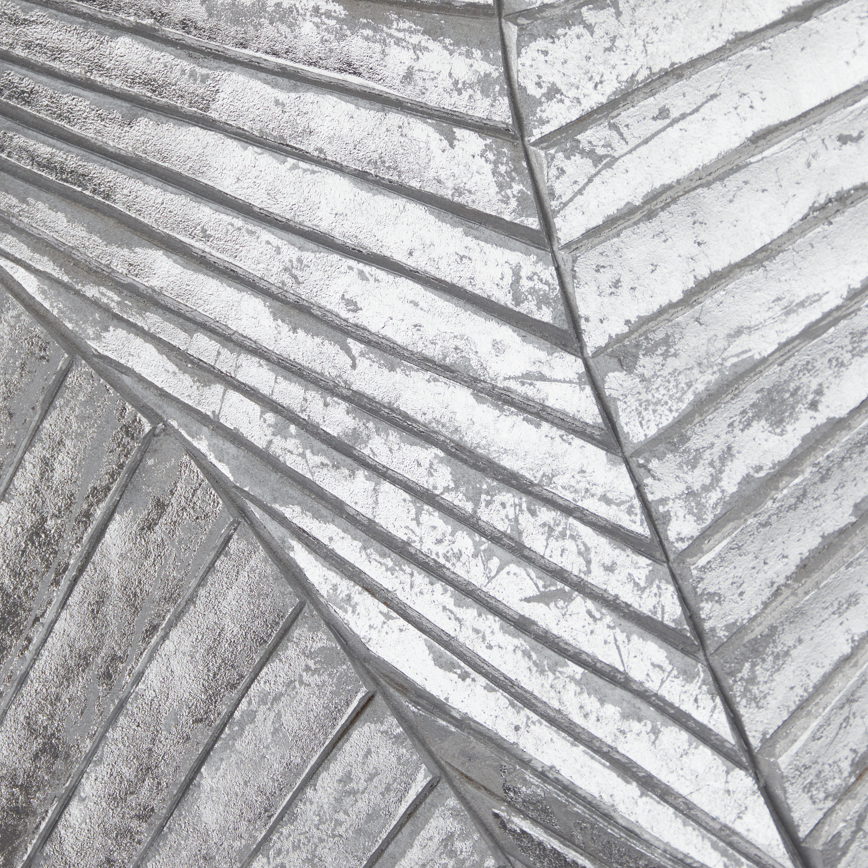 DecMode Silver Wood Carved Radial Geometric Wall Decor