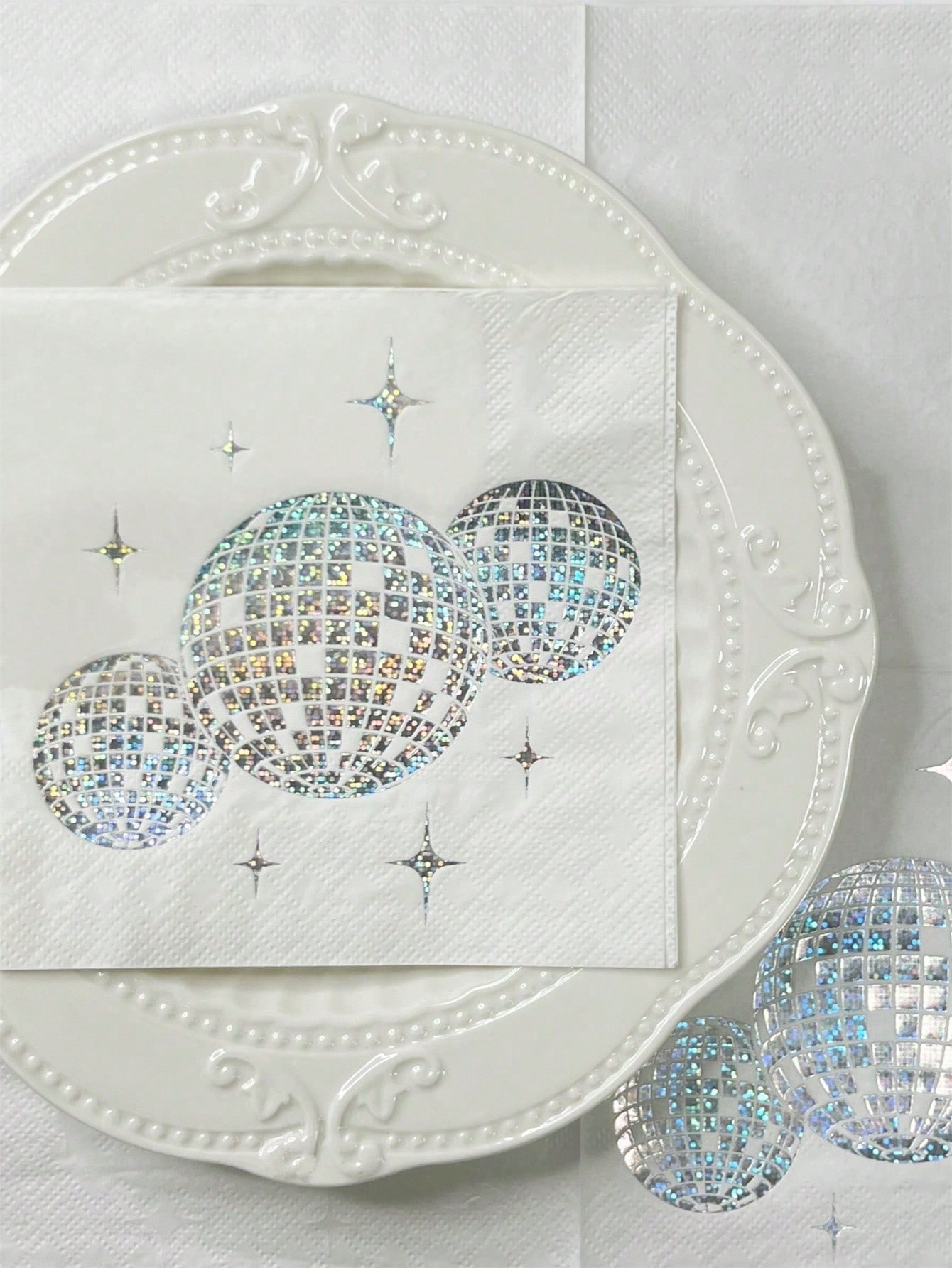20PCS Disco Ball Patterned Disposable Napkins Modern Ball Design Paper Napkins Foil Embossed Disco Cocktail Napkins For 70s 80s 90s Themed Parties Suit