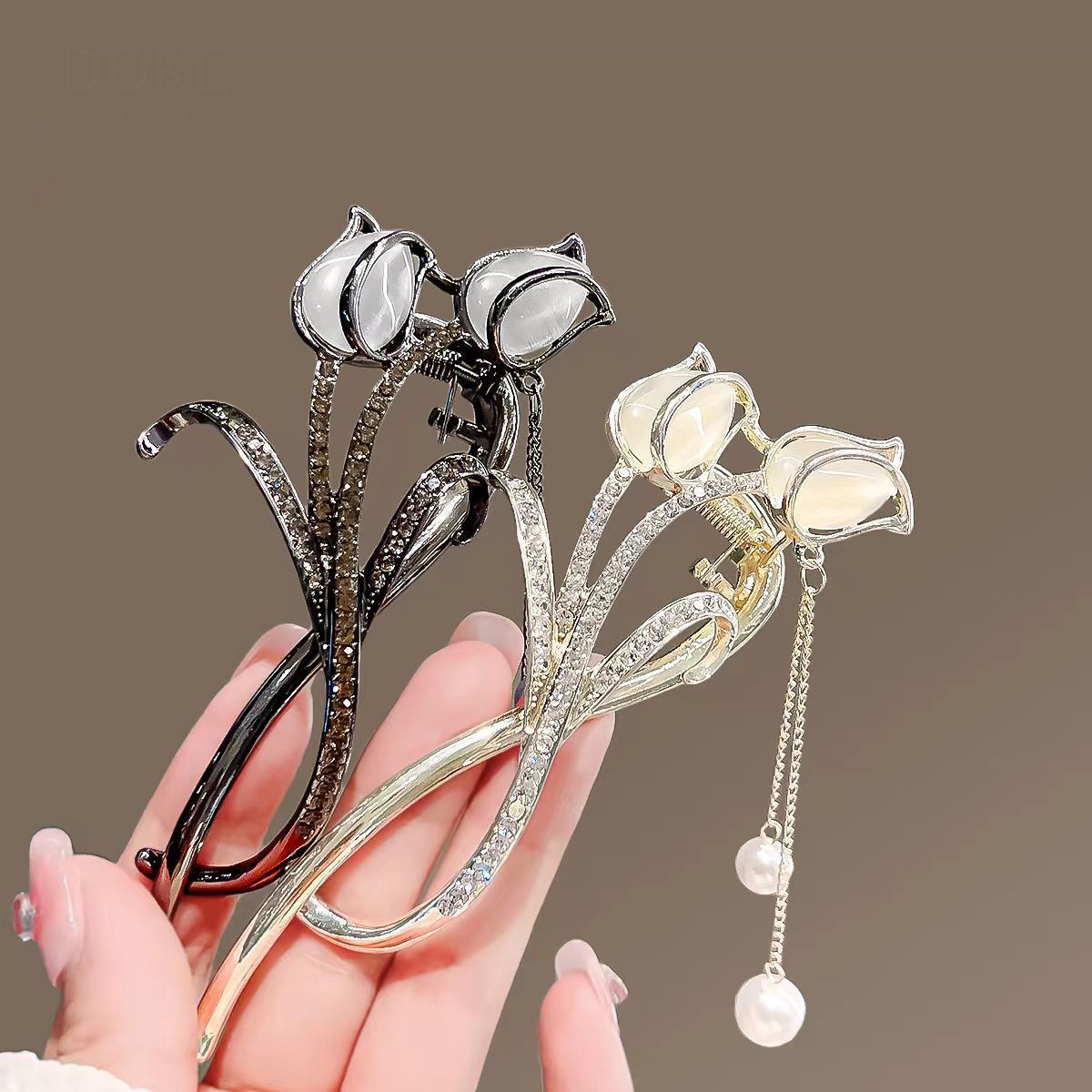 EKE Women’s Hair Clip Vintage Retro Back-Wear Elegant Hair Accessory with Fashion Texture