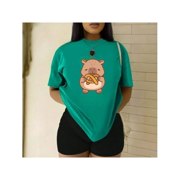 Playera Blusa De Capybara Comiendo Pretzel Ropa Divertida Para Mujer Capibara Color Verde Talla Mediana Marca Emil SaEs