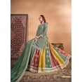 thumbnail image 3 of Kurta Lehenga Indienne pour Femmes Faite sur Mesure avec Ensemble de Dupatta de Designer, 3 of 5