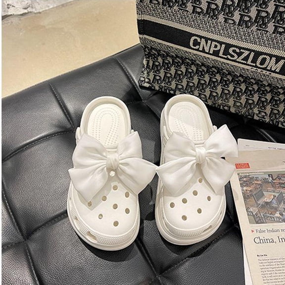 Portable Detachable Mini Makeup Brush Set with Soft Bristles and Travel Case Ideal Gift