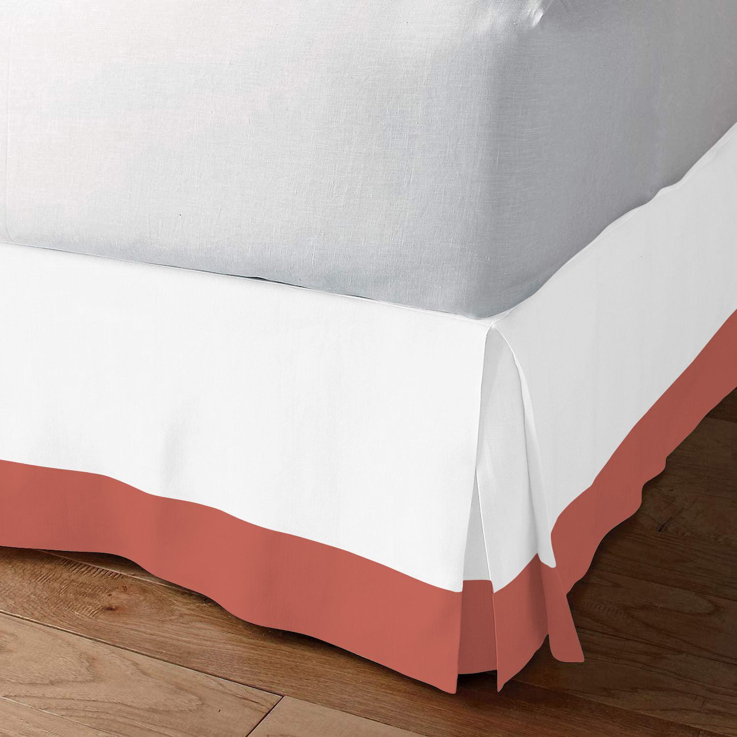 1 Piece Split Corner Two Tone Tailored Bed Skirt By D.N.G. BEDDINGS, Twin Size 15 Inch Deep Pocket, 800 TC, 100% Egyptian Cotton, Solid White/Brick Red Color.