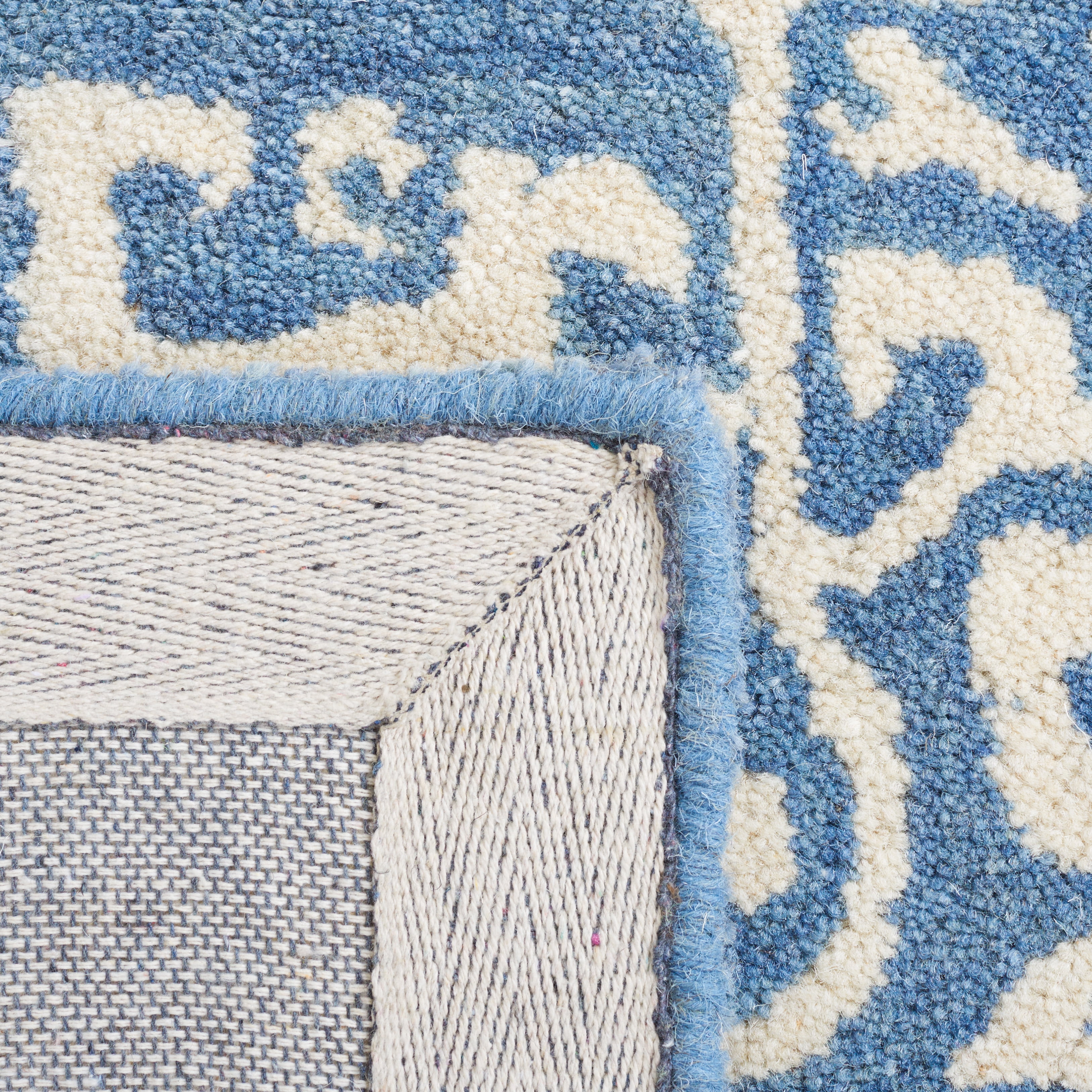 SAFAVIEH Antiquity Tiarnan Oriental Wool Area Rug, Blue/Ivory, 5' x 8'