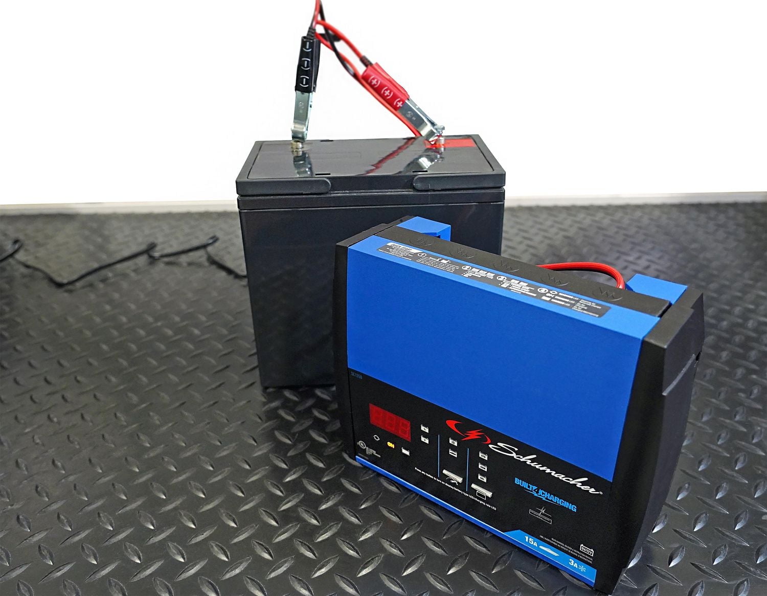 Schumacher Electric Chargeur et mainteneur de batterie de voiture rapide 4 en 1 entièrement automatique 6V/12 V 15 A, SC1359