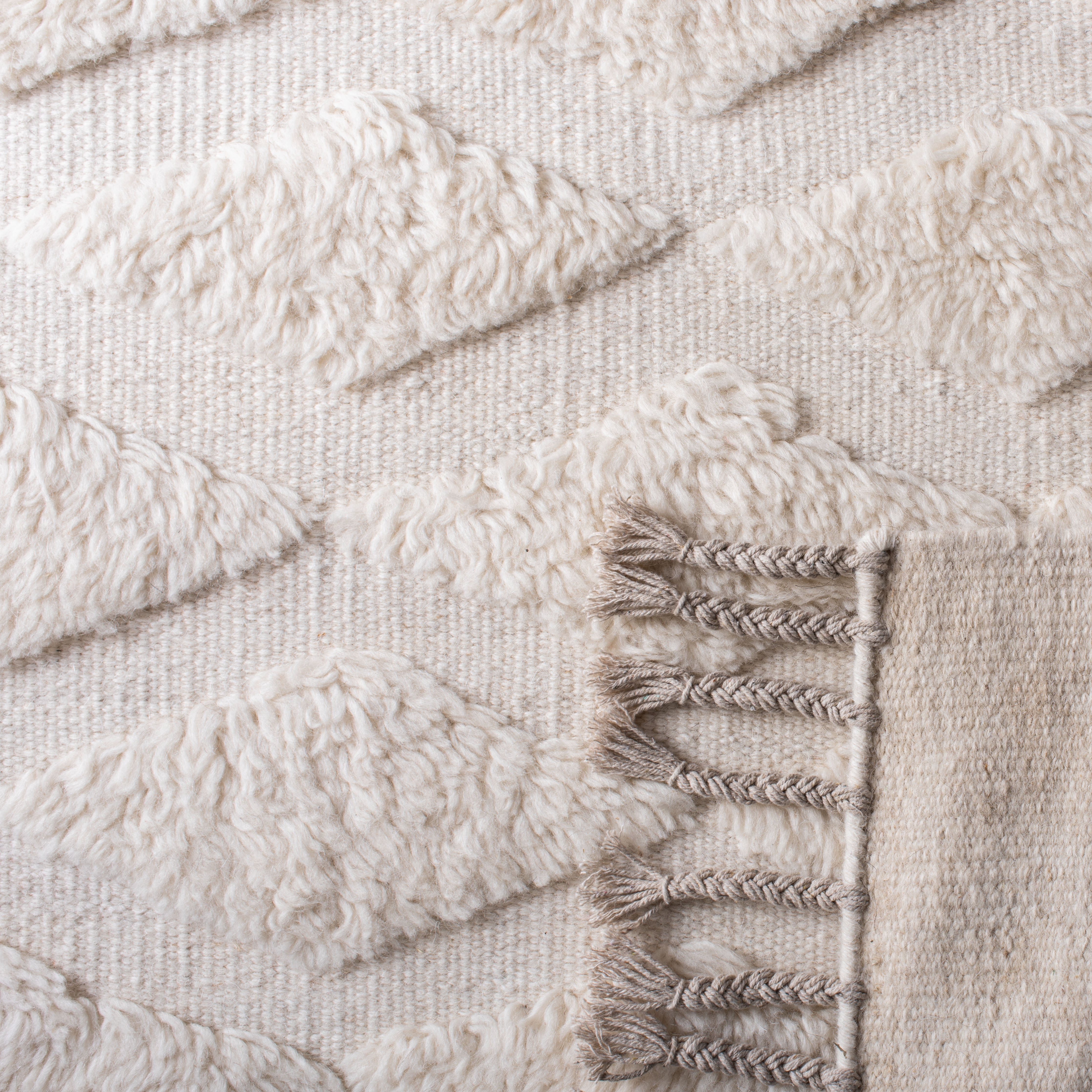 SAFAVIEH Casablanca Winona Solid Wool Runner Rug, Ivory, 2'3" x 8'