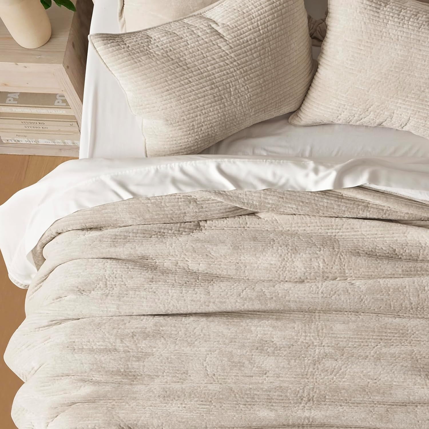 EVERGRACE Velvet Quilt Set Queen Size, Luxurious Soft Quilted Bedding Sets, Lightweight Velvet Comforter for All Season, Striped Channel Bedspread Coverlet with 2 Shams, Light Sand