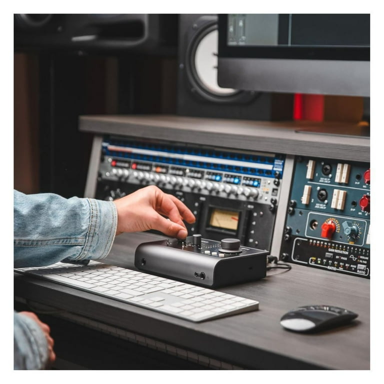 Audient iD14 MKII USB-C Audio Interface with 2 Console Mic Audient iD14 MKII USB-C Audio Interface with 2 Console Mic