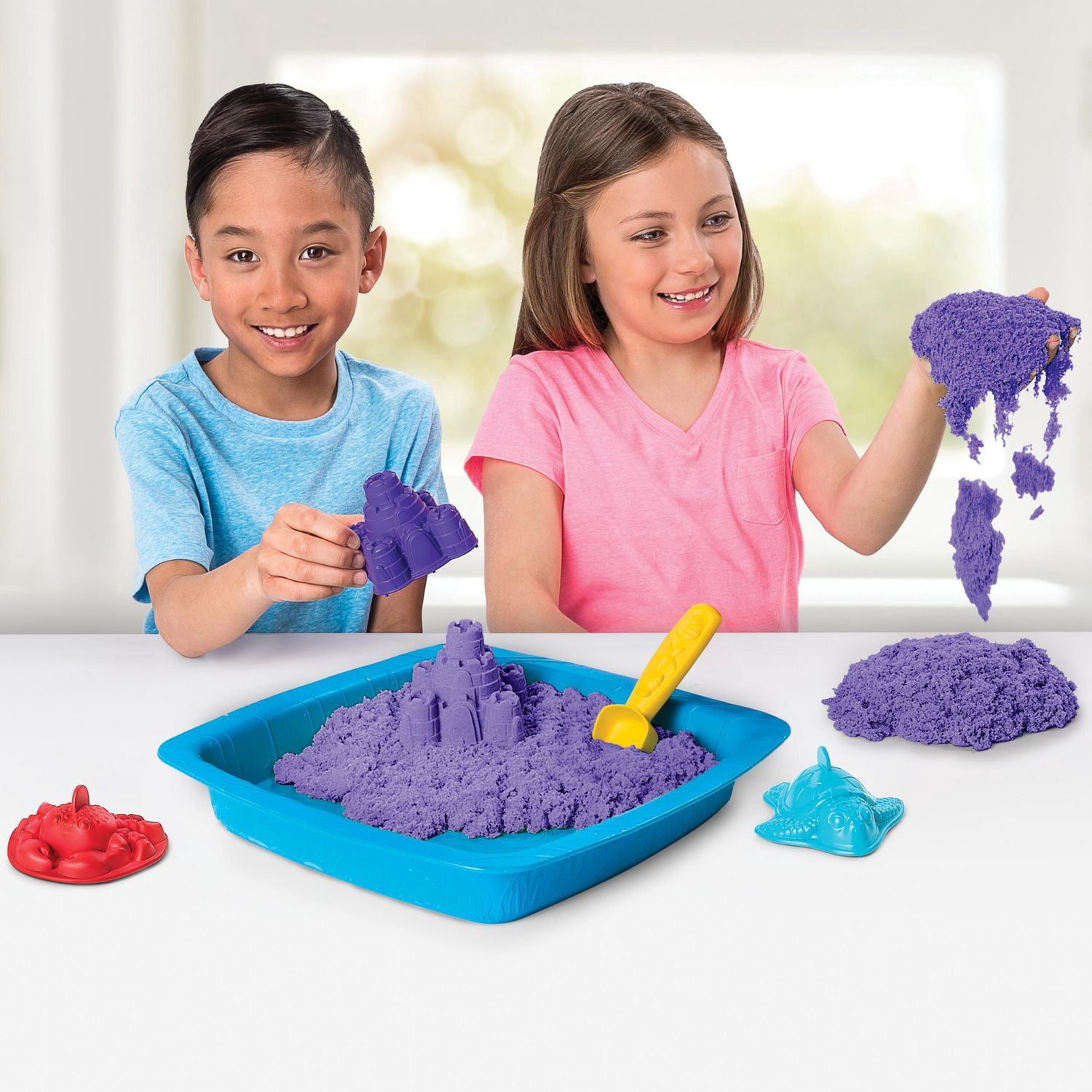Kinetic Sand, Sandbox Set Kids Toy with 1lb All-Natural Purple Kinetic Sand and 3 Molds, Sensory Toys for Kids Ages 3 and up