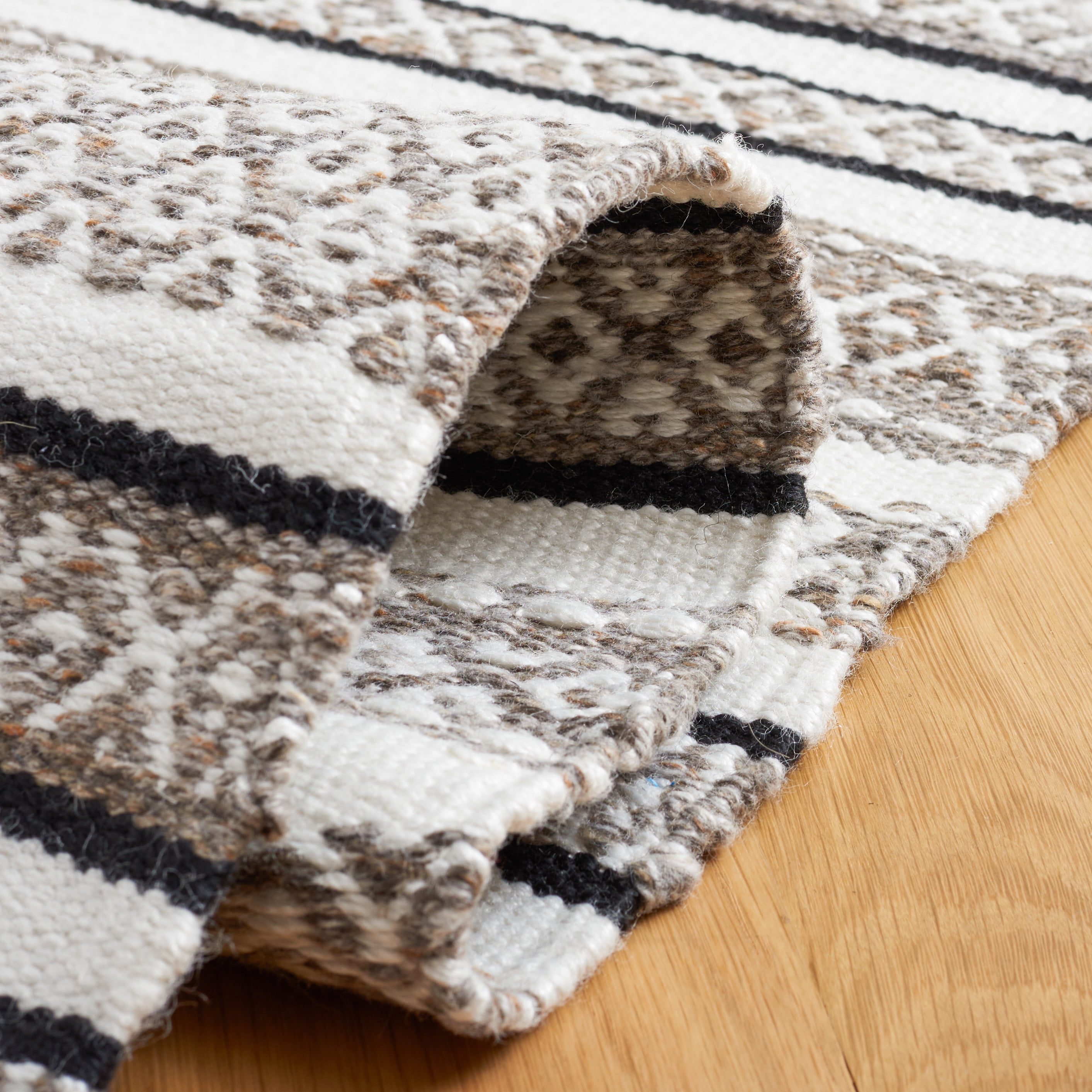 SAFAVIEH Striped Kilim Zoja Striped Polyester Area Rug, Black/Ivory, 5' x 8'