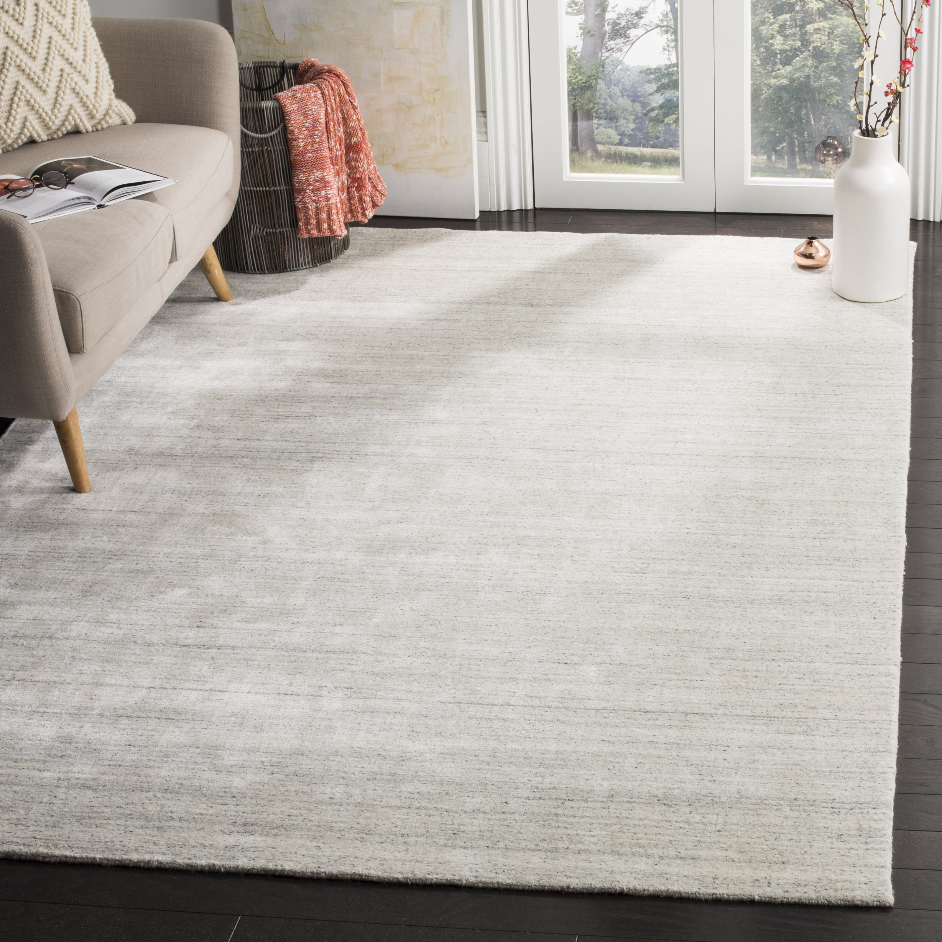 SAFAVIEH Mirage Branislav Solid Area Rug, Silver, 3' x 5'
