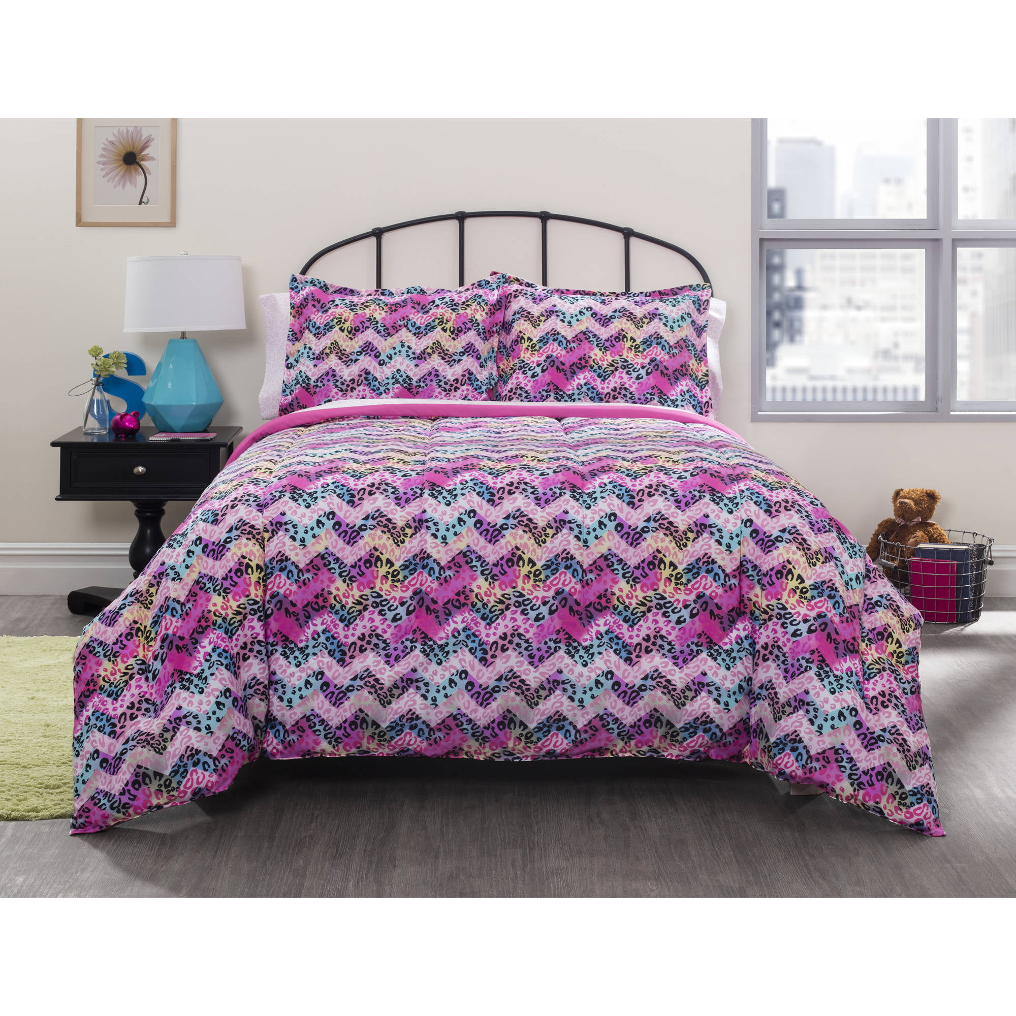1 Each queen. Your Zone Bright Chevron Print Bed in a Bag Bedding Set 