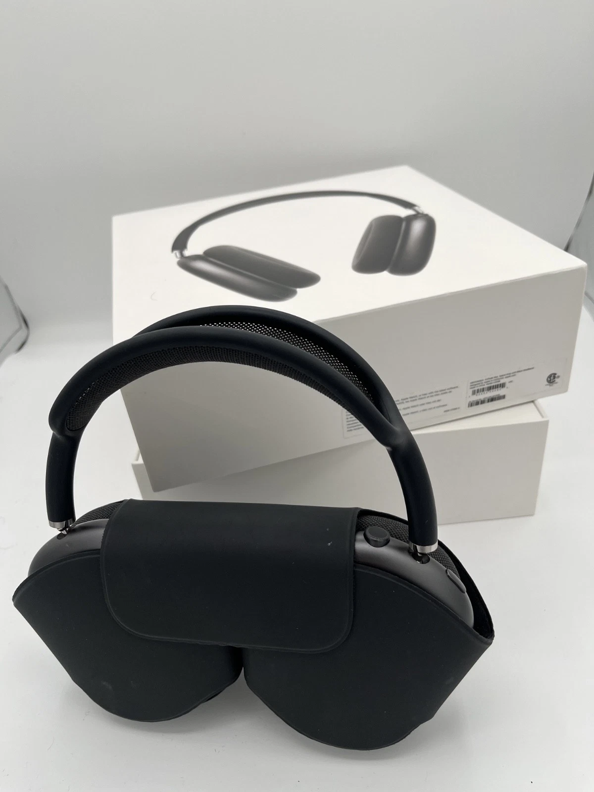 A-p-p-l-e AirPods Max (Lightning) - Space Gray. Noise Canceling. W