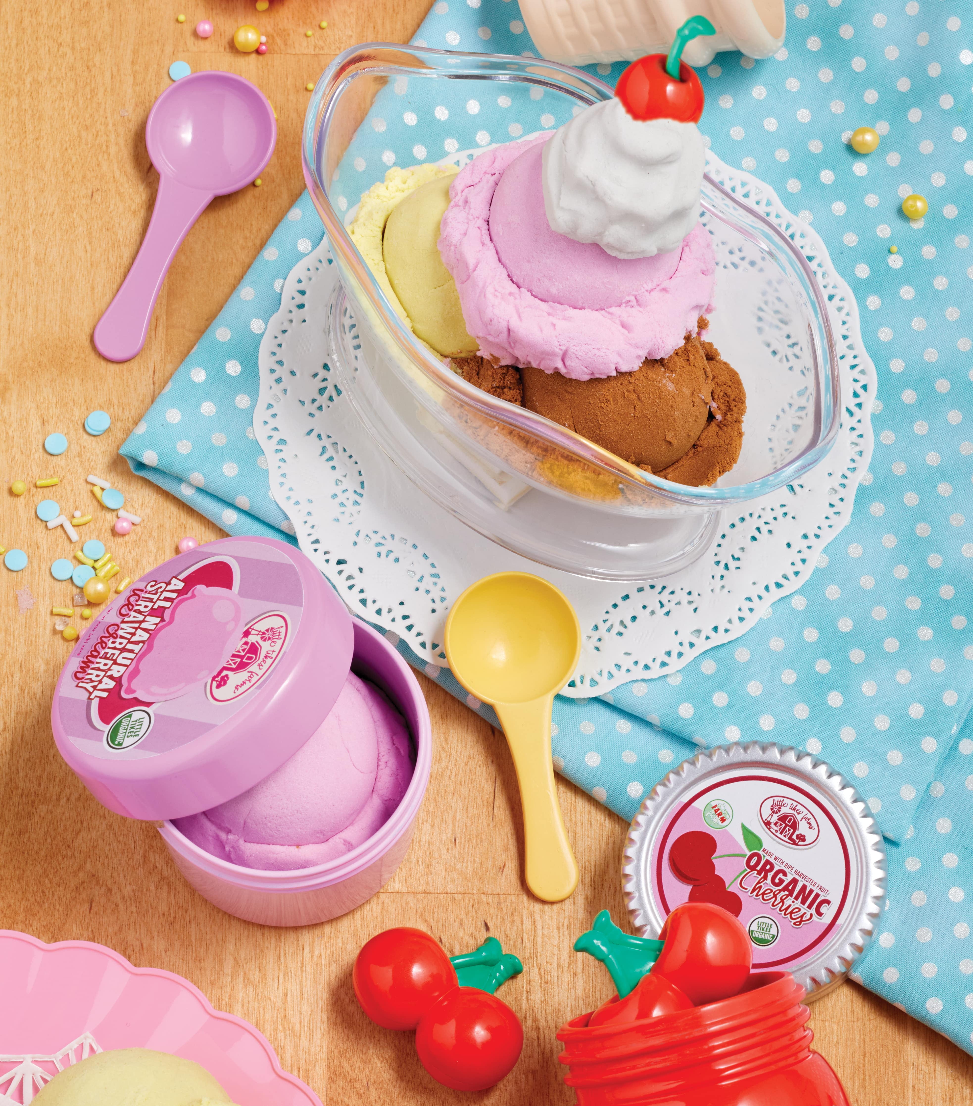 Little Tikes Creative Chefs Ice Cream Kit with Make-It Mix Play Sand, 20 Accessories, Realistic Pretend Play Set, Boys, Girls, Ages 3+
