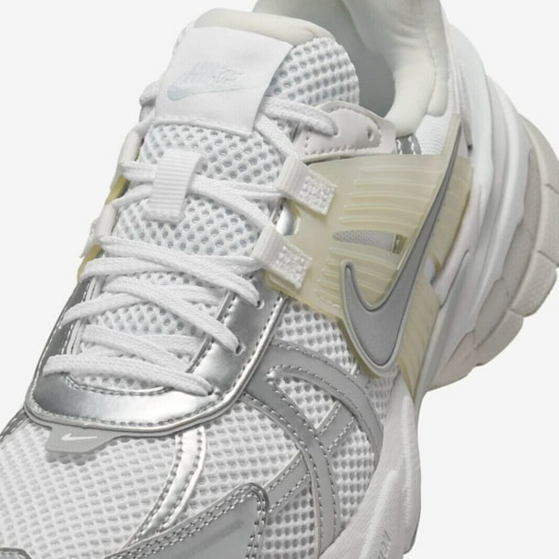 Women's Nike V2K Run White/Metallic Silver (FD0736 104) - 6