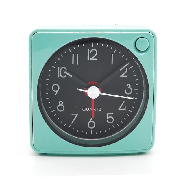 Mini reloj despertador, barrido silencioso, sin tictac, luz de fondo automática y función de repetición, uso para viajes (esfera verde/negra/manecillas blancas y negras) Feliz Sencillez