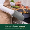 thumbnail image 3 of Cuisinart Mini Guantes De Horno – 5,5 X 8 Guantes De Cocina Resistentes Al Calor Para Horno Con Relleno De Algodón De Silicona Impreso Antideslizante Y Lazo De Piel Sintética – Juego De Guantes De Hor, 3 of 5