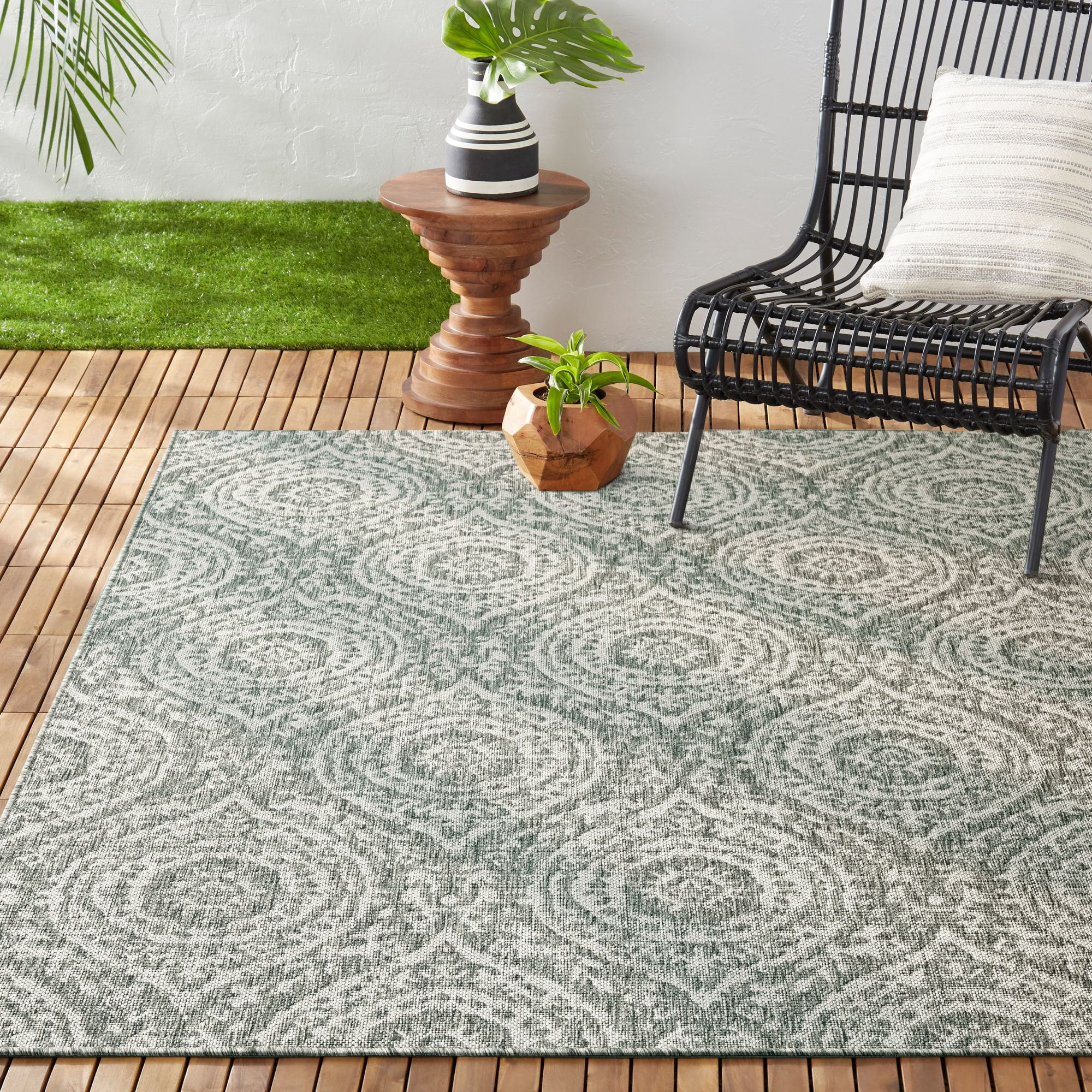 Nicole Miller New York Patio Country Zoe Moroccan Damask Indoor/Outdoor Area Rug, Grey/Ivory , 7'9"x10'2"
