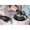 thumbnail image 2 of Guantes Desechables De Nitrilo Negro 100pz Chico DermaCare Unisex, 2 of 5