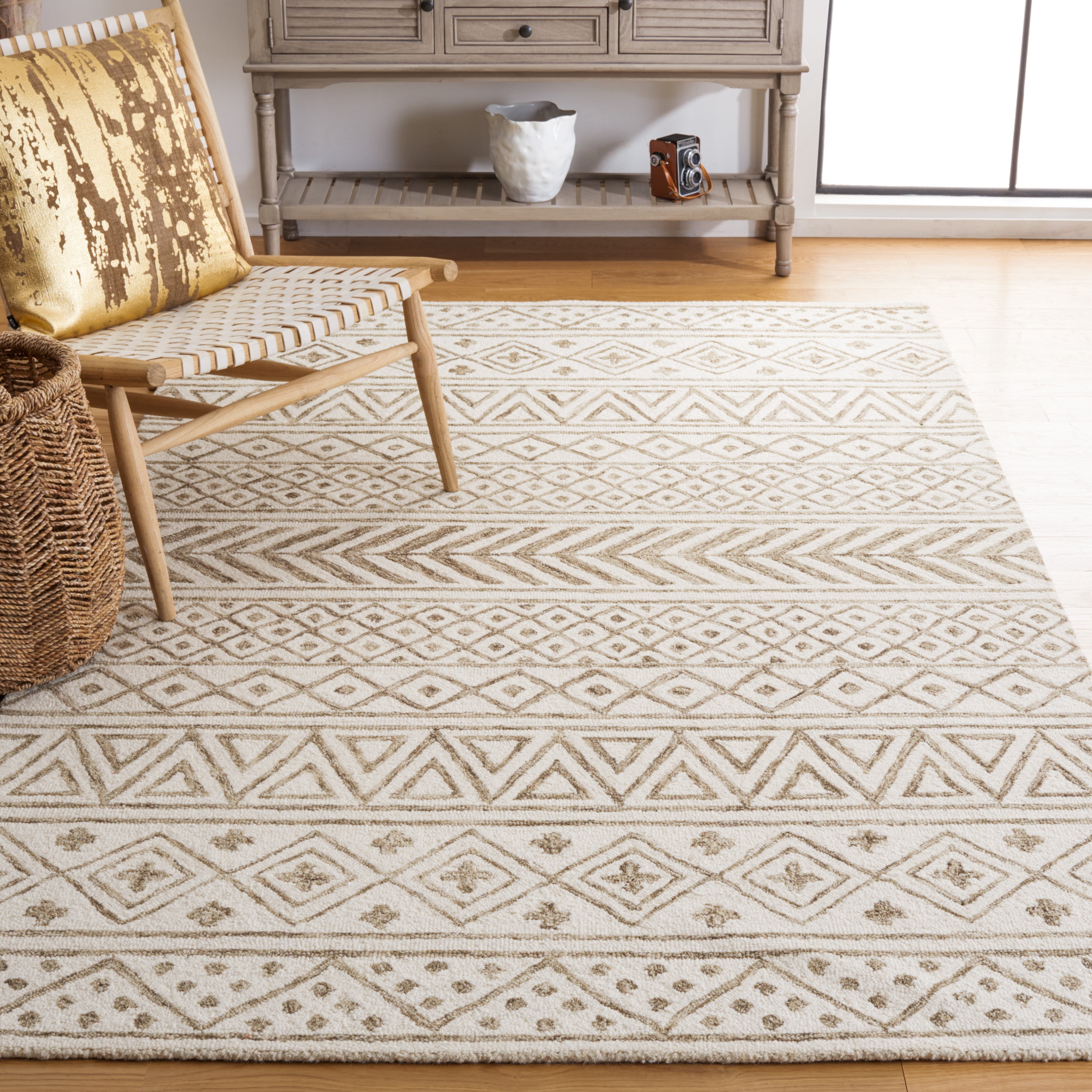 SAFAVIEH Metro Beaumont Southwestern Area Rug, Ivory/Sage, 4' x 6'