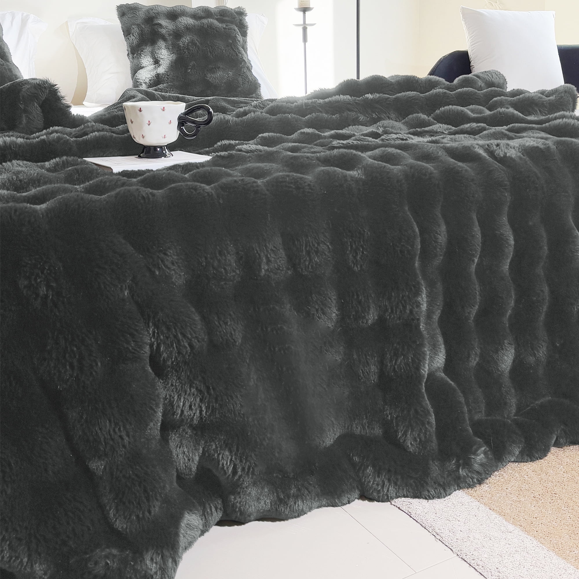 Sanmadrola Throw Blanket Faux Fur for Couch, Fuzzy Soft Plush Thick Bubble Blanket for Sofa Bedroom Living Room 60''x 80'' Gray