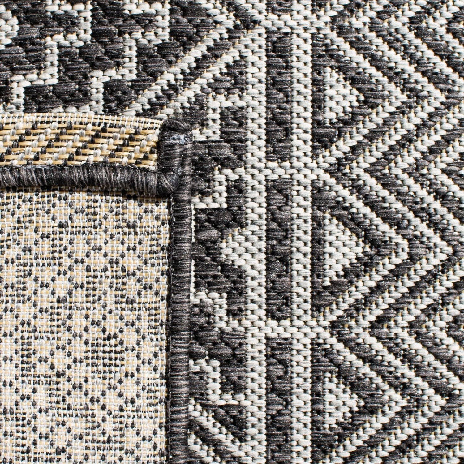 SAFAVIEH Courtyard Karen Chevron Indoor/Outdoor Area Rug