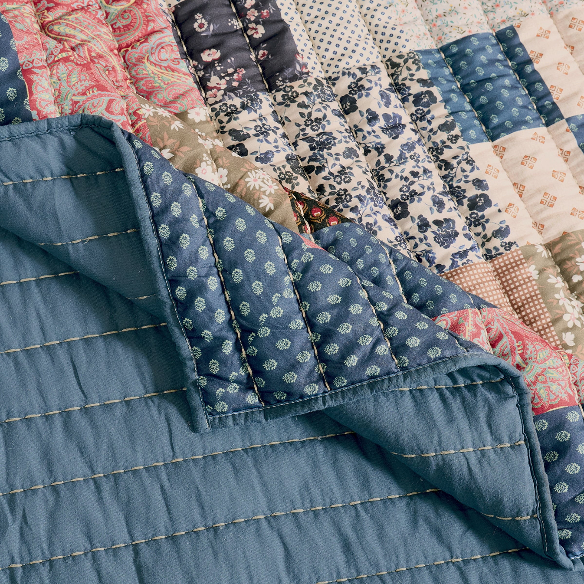 Greenland Home Shiloh Traditional Calico Patchwork Print Quilted Throw Blanket