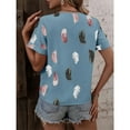 thumbnail image 2 of Blusa de verano de mujer con estilo informal y estampado de plumas con cuello en V y manga corta para mujer, 2 of 6