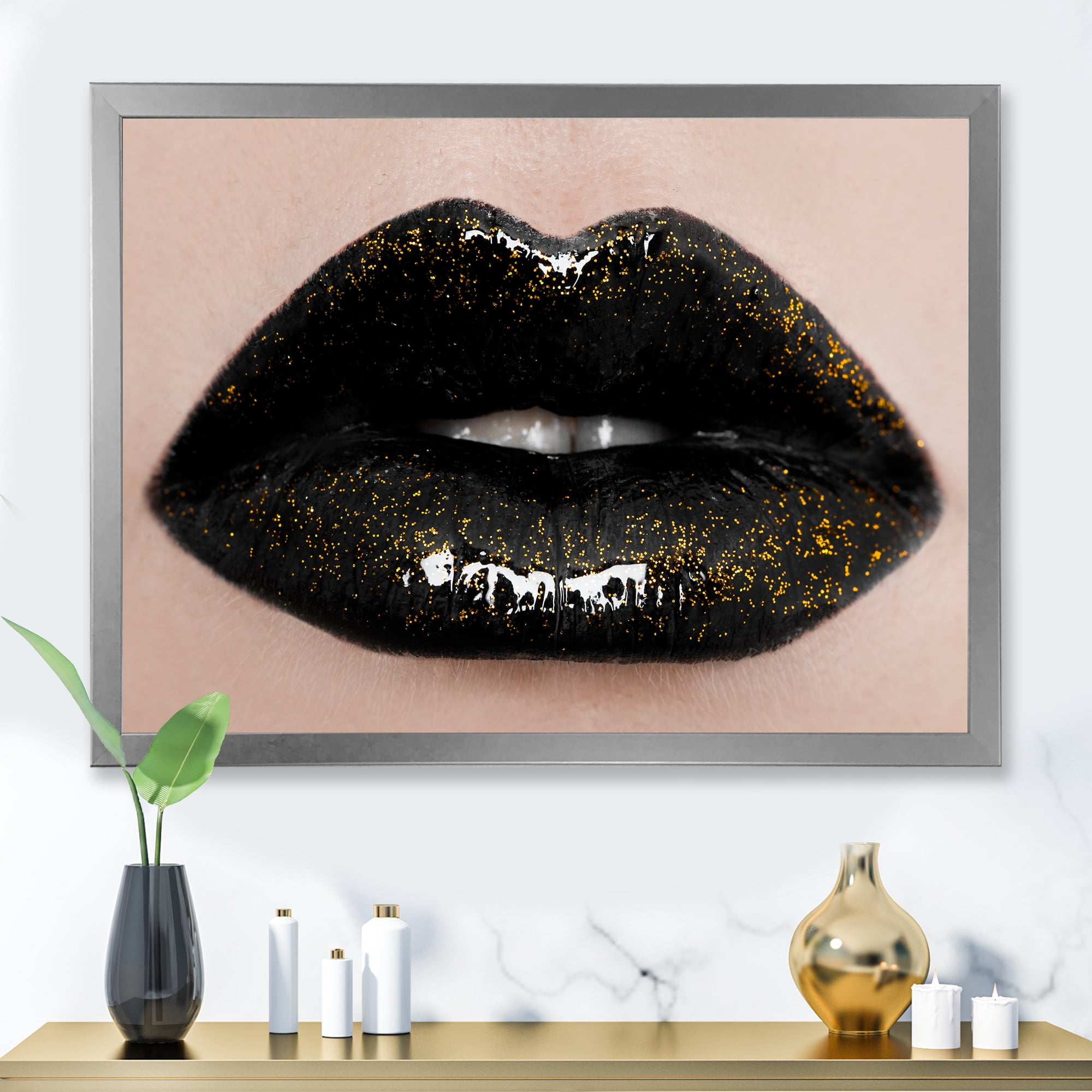Designart 'Close-Up Of Gorgeous Female Lips I' Modern Framed Art Print