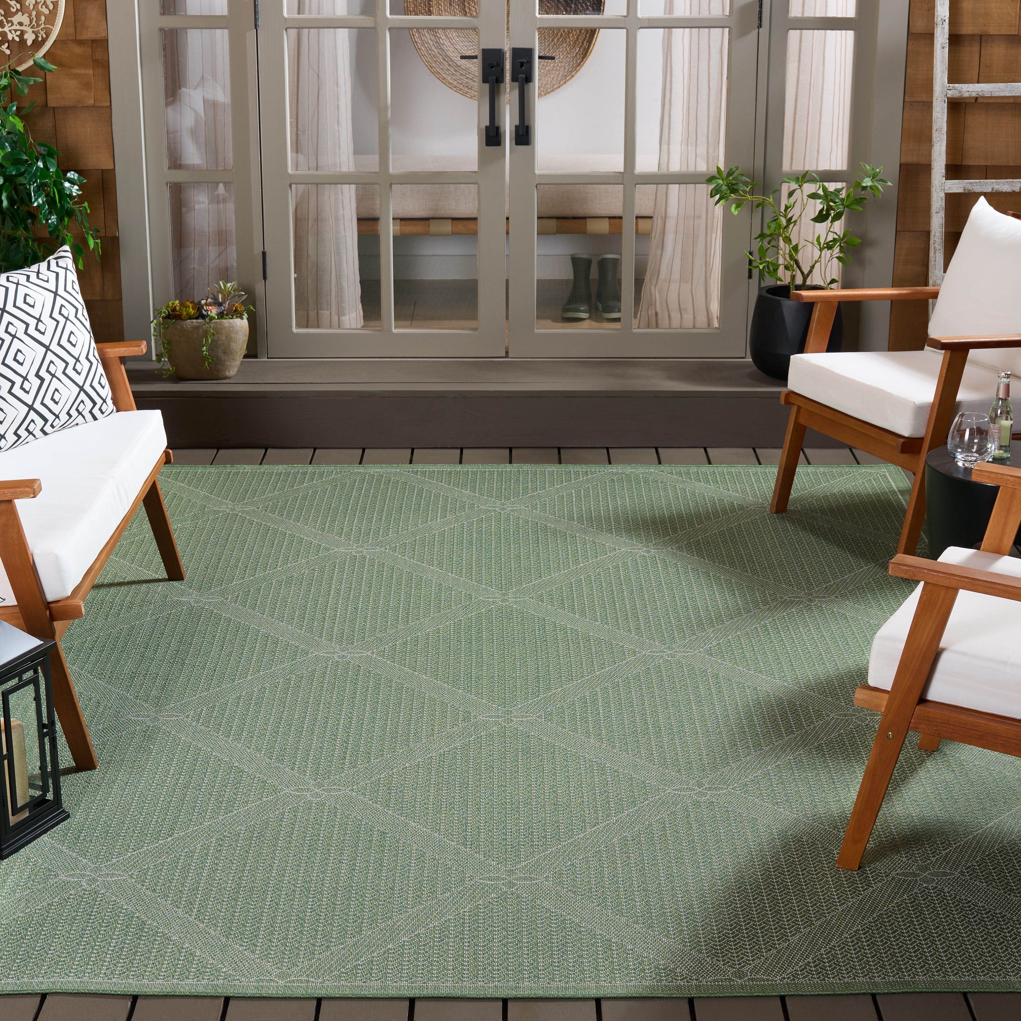 SAFAVIEH Machine Washable Rug Indoor/Outdoor Bermuda Collection - Bermuda Travis Diamond Indoor/Outdoor Area Rug, Green/Ivory, 6'7" x 6'7" Square