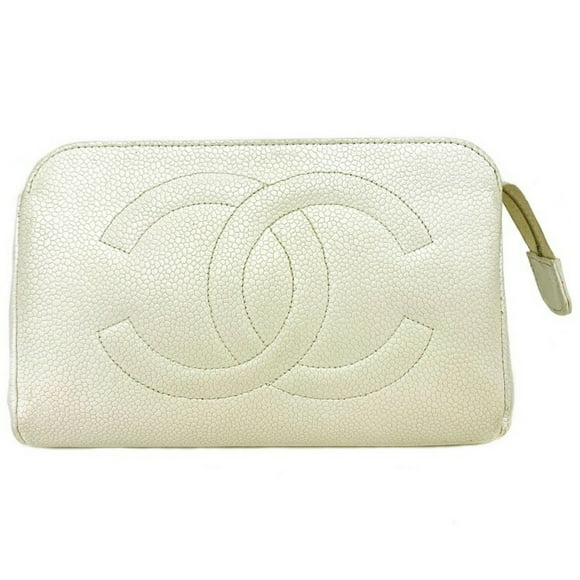 CHANEL Makeup Bags in Makeup Accessories 