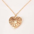 thumbnail image 1 of El collar de amor en forma de corazón se puede abrir con un pequeño enchapado de fotos, collar de caja de fase en forma de corazón de melocotón con flores huecas de estilo coreano para mujer, 1 of 5