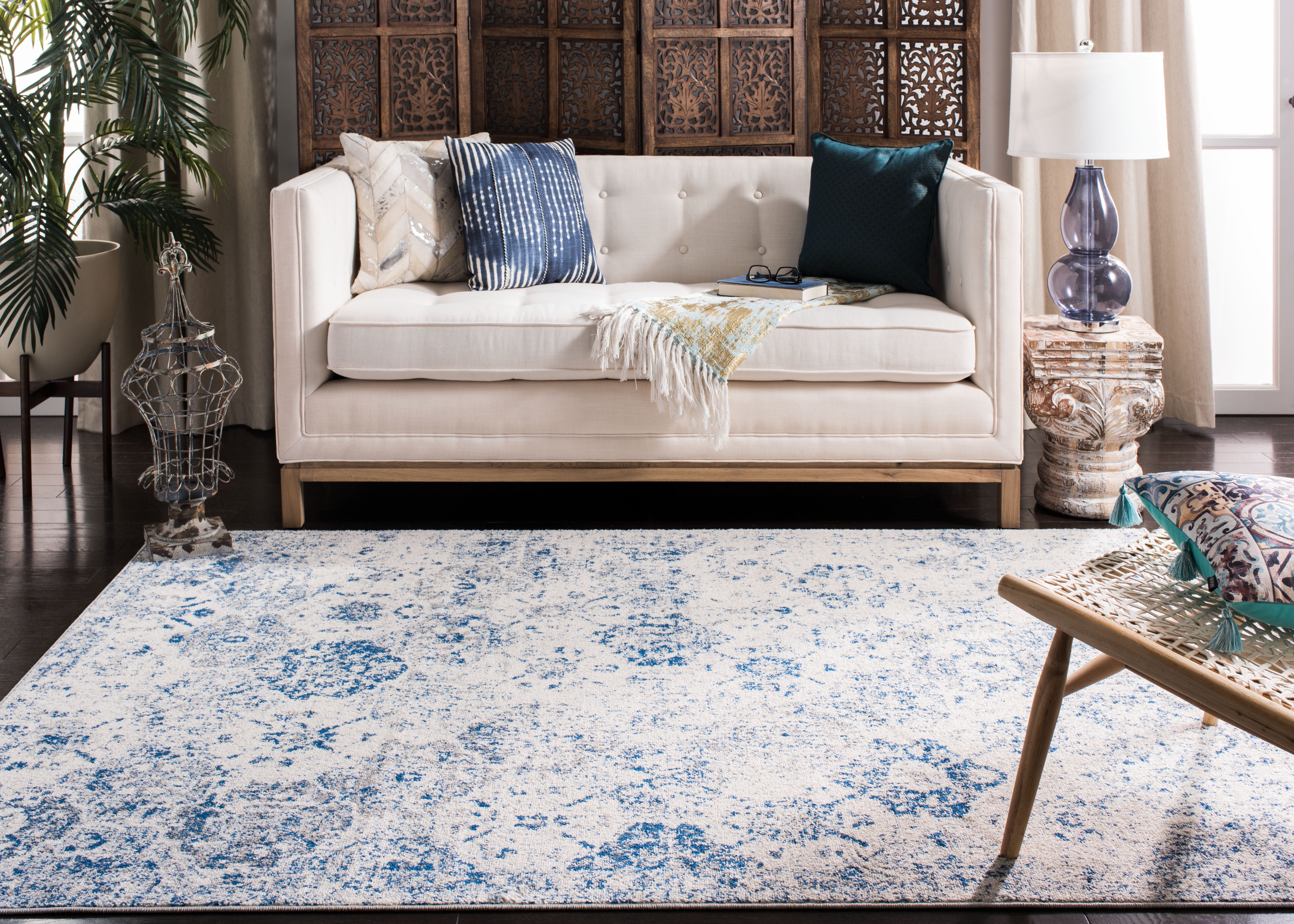 SAFAVIEH Area Rug 9x12 - Madison Collection - Large - Transitional Modern Design, White & Royal Blue, Non-Shedding & Easy Cleaning, Ideal for Living Room, Bedroom, Dining Space (MAD611C)