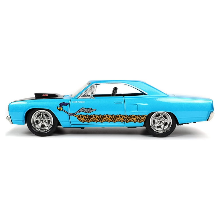 1970 Plymouth Road Runner with Wile E. Coyote Figure, Looney