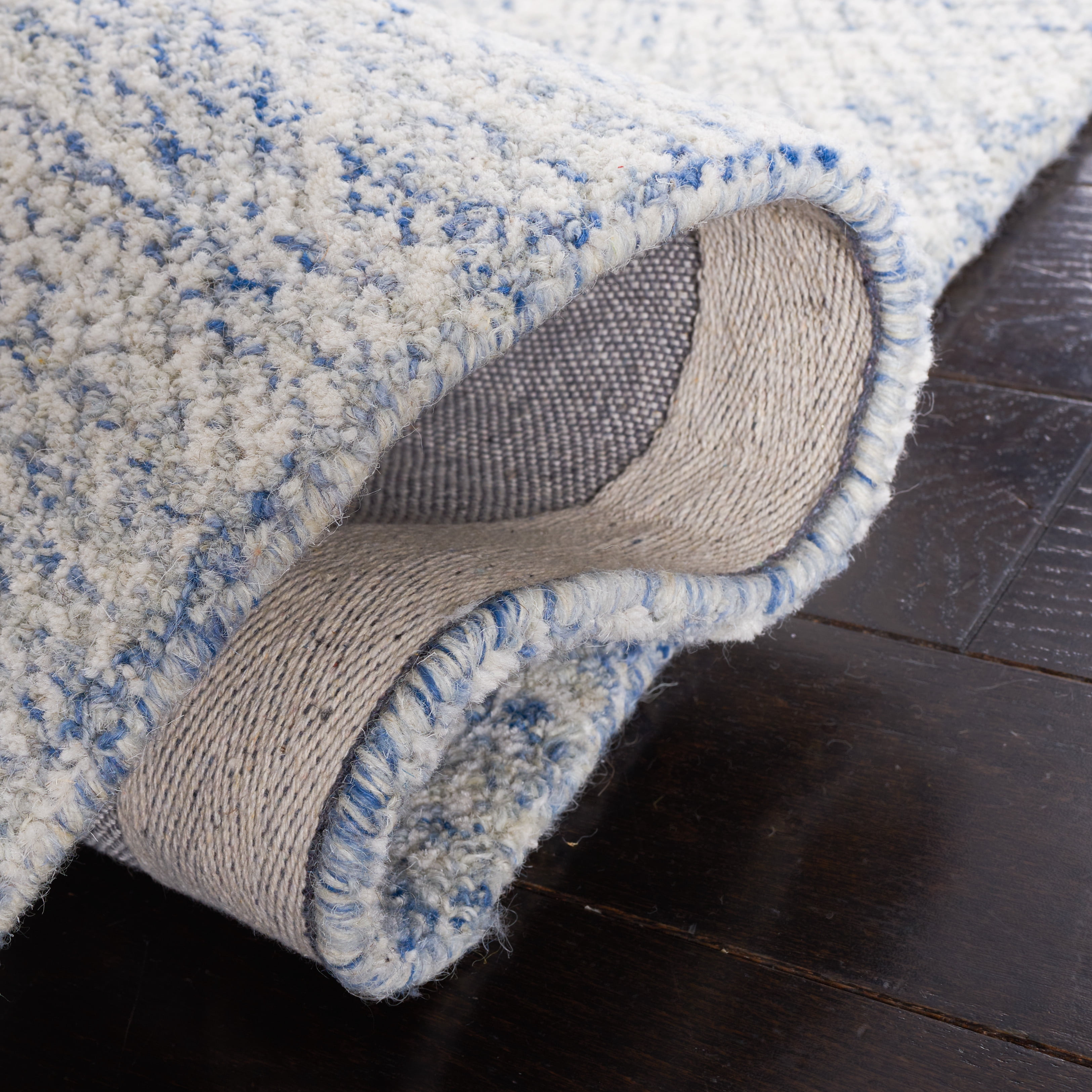 SAFAVIEH Metro Patricia Distressed Area Rug, Blue/Ivory, 5' x 8'