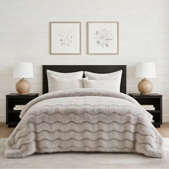 ROSEKIND Luxury Faux Rabbit Fur Throw Blanket, Ultra Soft Thick Shaggy Plush Bed Blanket, Elegant Wavy Ruched Decorative Fuzzy Blanket for Sofa Couch Bed, All Seasons, Machine Washable, 70x90in