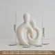 thumbnail image 2 of Escultura romántica de pareja de cerámica blanca para decoración del hogar: estatua de amante abstracta moderna para decoración de sala de estar, oficina y dormitorio, 2 of 4