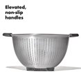 thumbnail image 2 of Colador OXO Good Grips de acero inoxidable, 4,7 L, 2 of 4